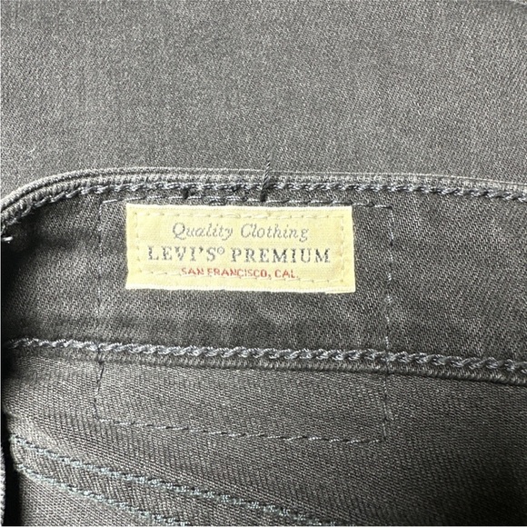 Levi's Women's 721 High Rise Skinny Leg Distressed Jeans Size 30 Rhinestone - Picture 11 of 16